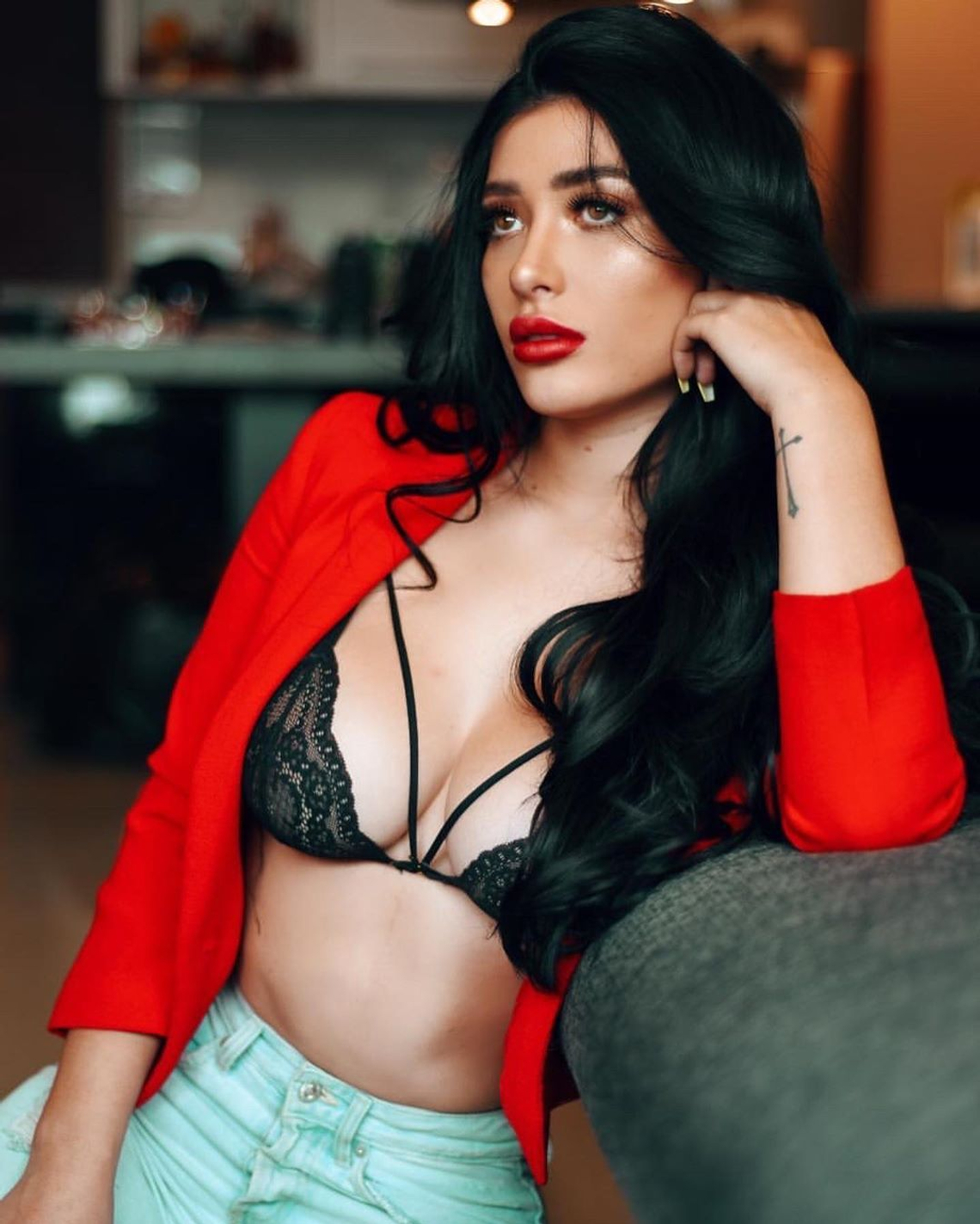 hot latin woman Jimena Sanchez